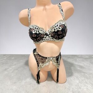 Vintage Felina Embroidered Lace Bra and Garter Belt Set Black Cream 34C M/L